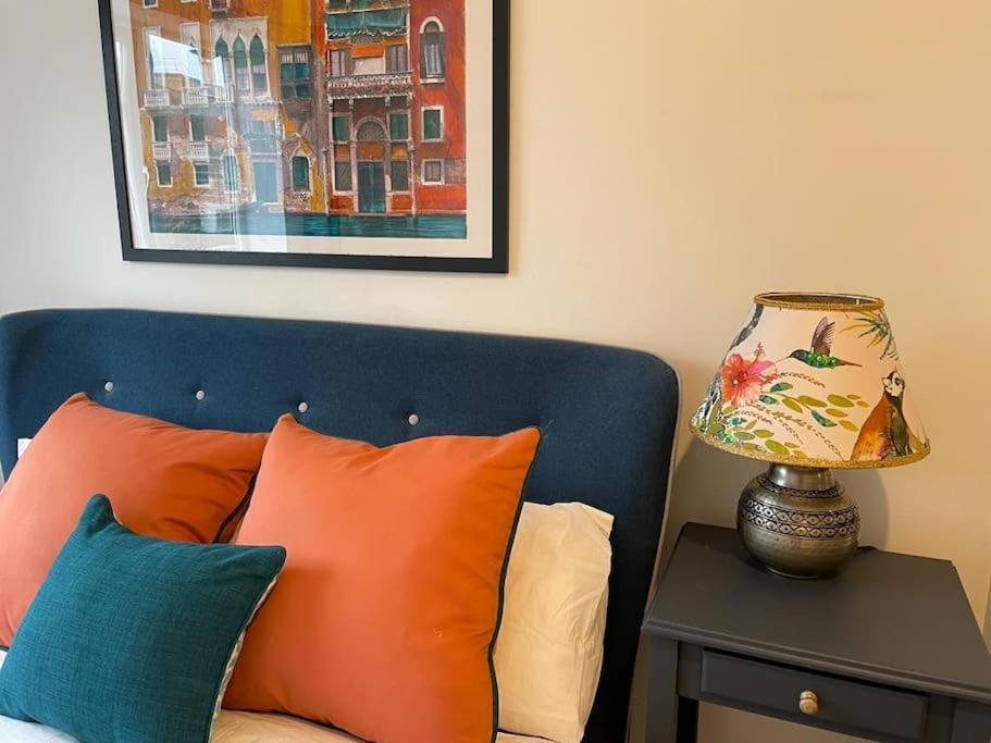 Stunning And Spacious 2Bed Flat In Central Woking Zewnętrze zdjęcie