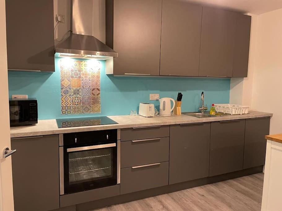 Stunning And Spacious 2Bed Flat In Central Woking Zewnętrze zdjęcie