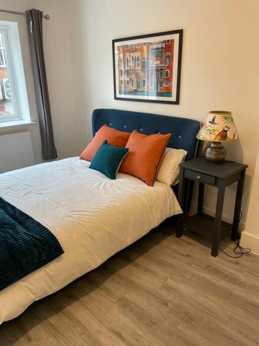 Stunning And Spacious 2Bed Flat In Central Woking Zewnętrze zdjęcie