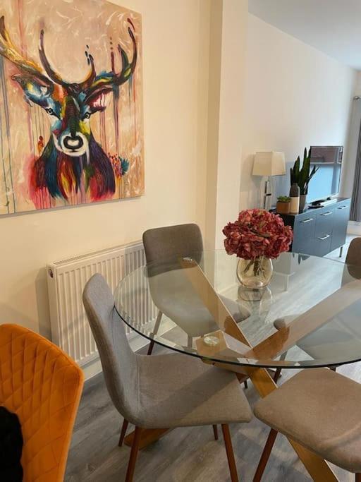 Stunning And Spacious 2Bed Flat In Central Woking Zewnętrze zdjęcie