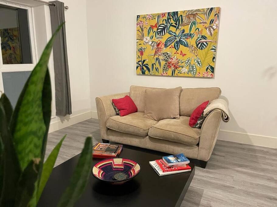 Stunning And Spacious 2Bed Flat In Central Woking Zewnętrze zdjęcie