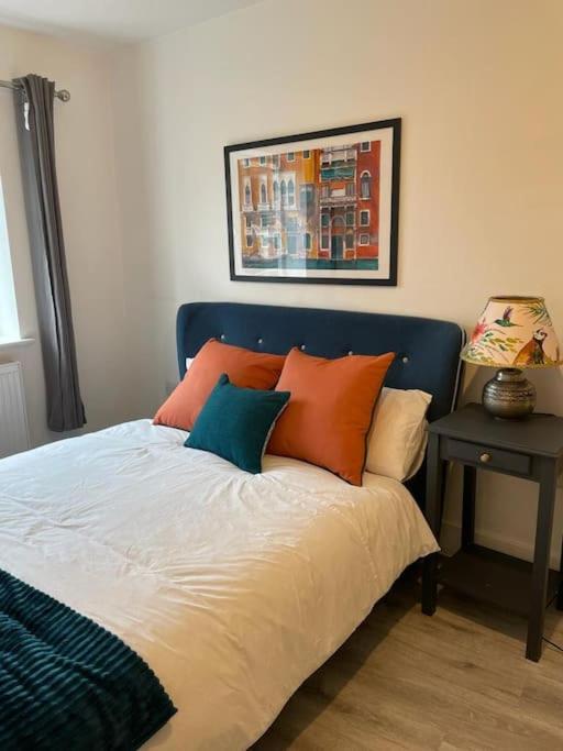 Stunning And Spacious 2Bed Flat In Central Woking Zewnętrze zdjęcie